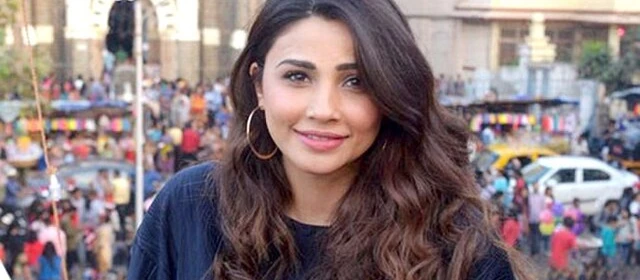 डेज़ी शाह