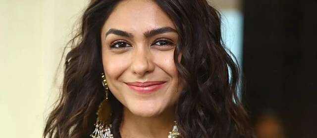 मृणाल ठाकुर